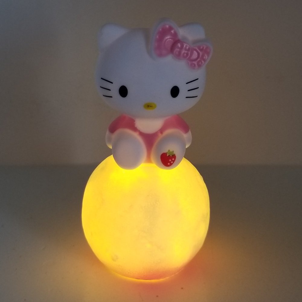 Hello Kitty night light or cake toper